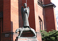 Denkmal für den Herbst 89 an der  Gethsemanekirche (Geistkämpfer von Ernst Barlach)